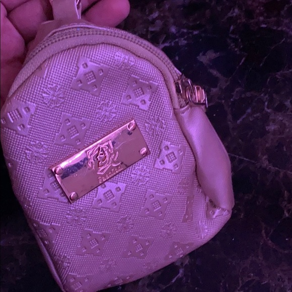 GOLD BACKPACK KEYCHAIN 💕✨ - Picture 3 of 6